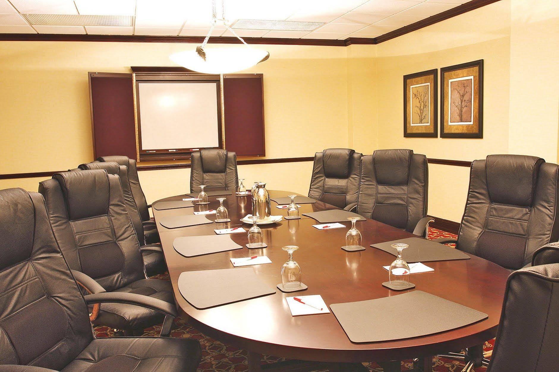 Готель Crowne Plaza Cleveland Airport By Ihg Міддлберґ-Гайтс Екстер'єр фото